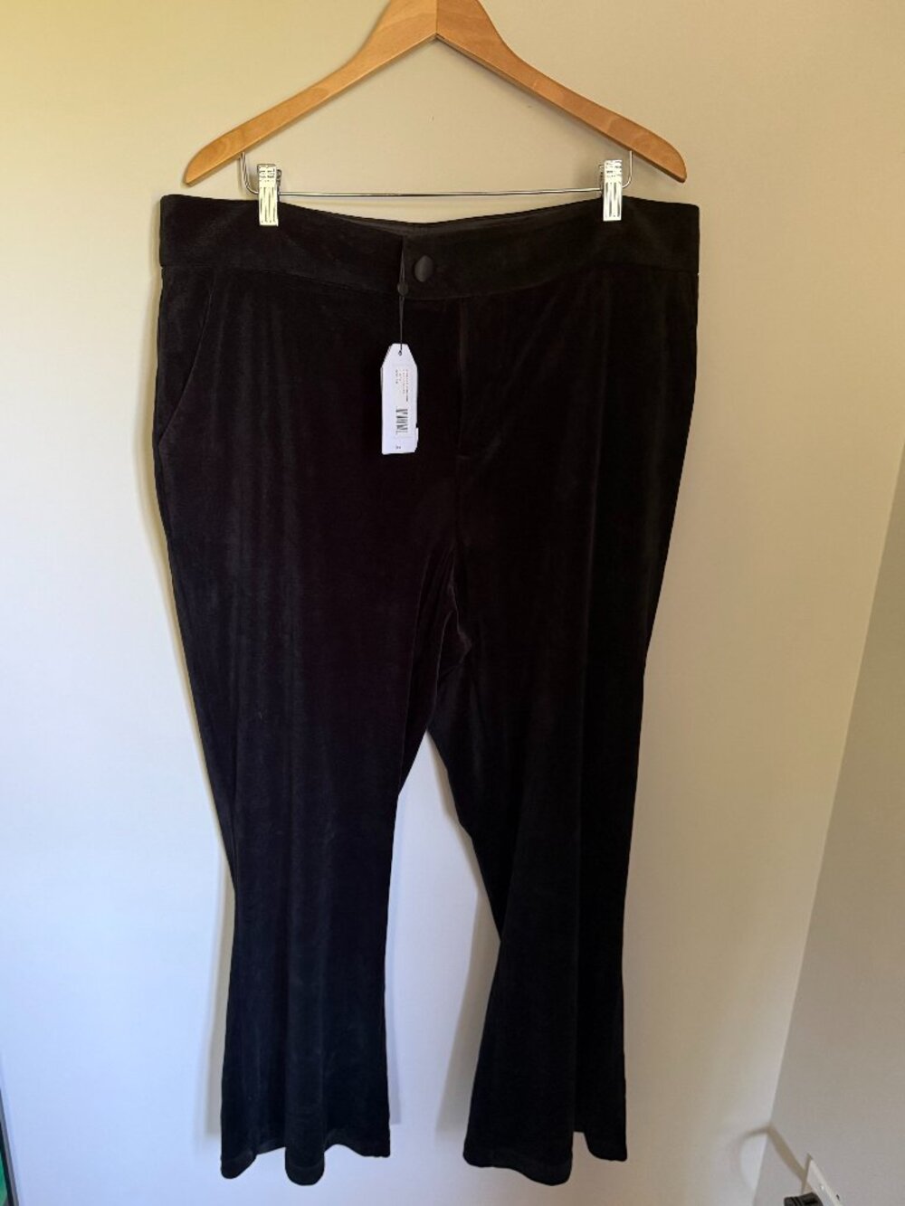 NWT Universal Standard Farrah Flared Black Velvet Pants Size 18